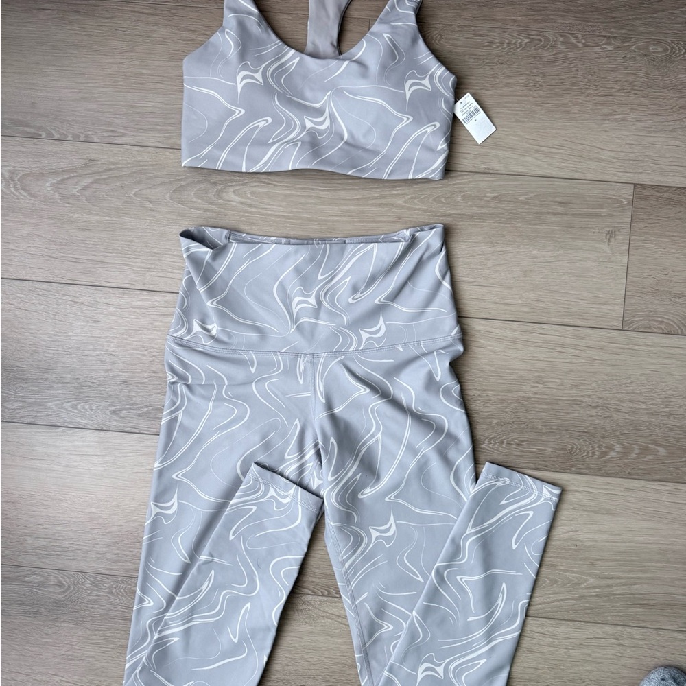 Old Navy Women's Light Gray Swirl Leggings Set